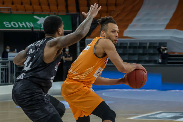 的挑战与反 的挑战与反