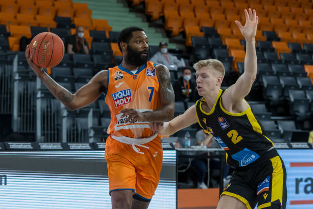 洒的背传让 洒的背传让